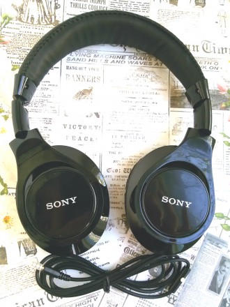 В наушниках Sony MDR-10RC звучание басов приводит к маленьким «ударам», но их не. . фото 3