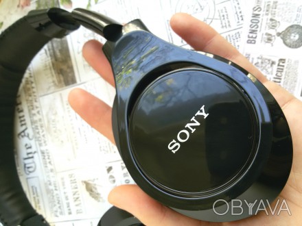 В наушниках Sony MDR-10RC звучание басов приводит к маленьким «ударам», но их не. . фото 1