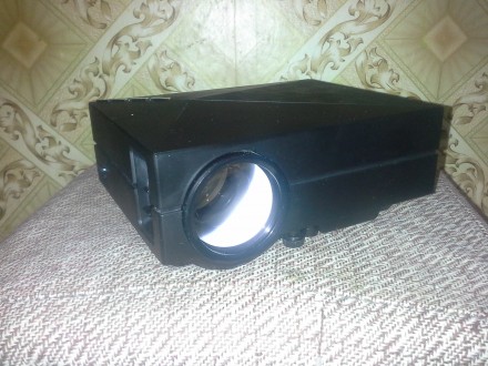Продаю LED мини видео-проектор.
Очень компактен и удобен в переноске на дачу, в. . фото 2