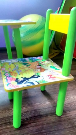 Комплект очень красочного  деревянноно детского столика и стульчика в отличном с. . фото 6