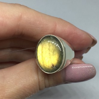 Предлагаем Вам купить красивое кольцо с огенным лабрадором в серебре.
18,4 разме. . фото 2