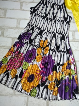 Летнее платье Neoma на девочку плиссе с цветами
в идеальном состоянии
Размер 8. . фото 3