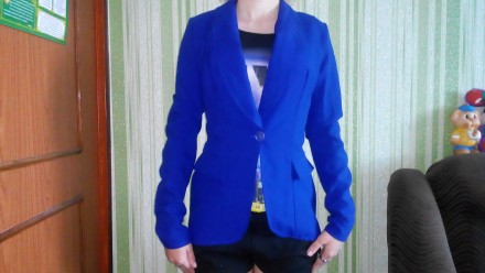 Продам пиджак женский новый,цвет электрик.Пиджак ни разу не одевался.. . фото 2
