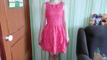 Продам красивое нарядное платье кораллового цвета.Платье одевалось пару раз на т. . фото 2