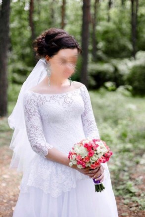 Свадебное платье белого цвета. Юбка из фатина,под ним подкладка,вверх корсет,и н. . фото 2
