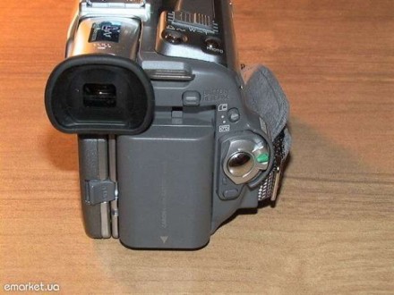 Продаю Цифровую видеокамеру Canon MVX250i(формат Mini DV).

В комплекте пульт . . фото 4