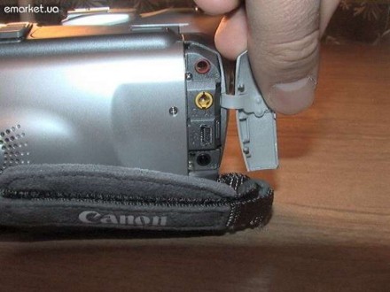 Продаю Цифровую видеокамеру Canon MVX250i(формат Mini DV).

В комплекте пульт . . фото 5
