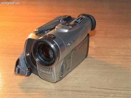 Продаю Цифровую видеокамеру Canon MVX250i(формат Mini DV).

В комплекте пульт . . фото 2