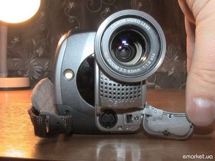 Продаю Цифровую видеокамеру Canon MVX250i(формат Mini DV).

В комплекте пульт . . фото 6