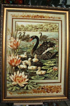 Висококласна ручна робота картини з лебедями, виконана із бурштину (янтарю), від. . фото 2