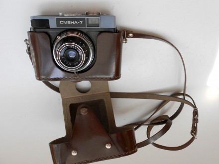 Пленочный раритетный фотоаппарат времен СССР Смена 7 в чехле  ЛОМО 1961 г.
Фото. . фото 2