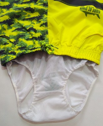 Желтые плавки - шорты с принтом для мальчика от итальянского бренда OVS в размер. . фото 5