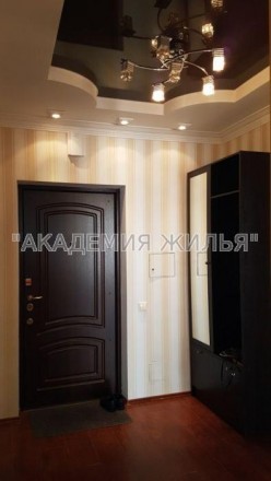 Дві окремі великі кімнати, кухня міні 4 кв.м. ванна, (бойлер,). Вид на Дніпро і . Осокорки. фото 3