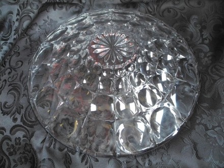 Хрустальная тарелка времен СССР
диаметр верха 36 см, дна 9,5 см
высота 7 см

. . фото 5