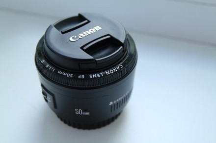 Недорогий компактний об'єктив Canon EF 50mm f/1.8 II є одним з найлегших об'єкти. . фото 3