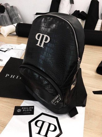 стильный рюкзак Philipp Plein
материал прессованная кожа
Размеры: 26 x 45 x 17. . фото 2