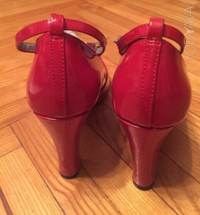 Новые стильные туфли 38 размера (на 37,5), красного цвета, лакированные.. . фото 3