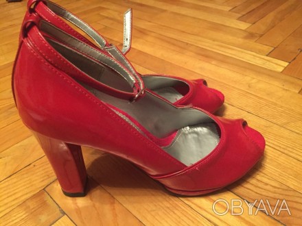 Новые стильные туфли 38 размера (на 37,5), красного цвета, лакированные.. . фото 1