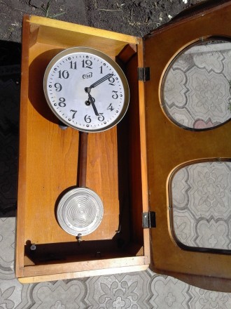 Продам деревянные старинные часы в рабочем состоянии. Часы вешаются на стену. За. . фото 6