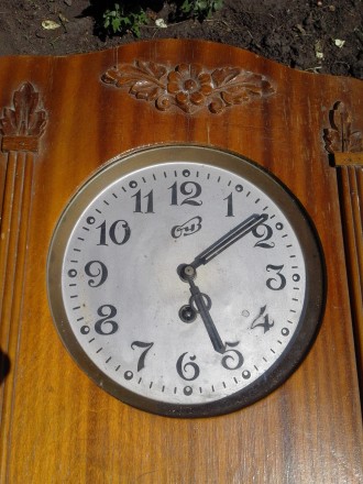 Продам деревянные старинные часы в рабочем состоянии. Часы вешаются на стену. За. . фото 4