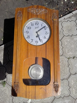 Продам деревянные старинные часы в рабочем состоянии. Часы вешаются на стену. За. . фото 9