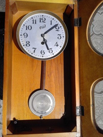 Продам деревянные старинные часы в рабочем состоянии. Часы вешаются на стену. За. . фото 11