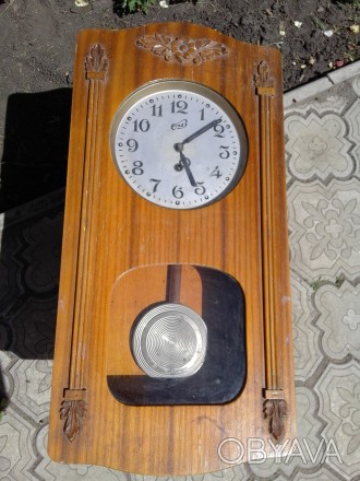 Продам деревянные старинные часы в рабочем состоянии. Часы вешаются на стену. За. . фото 1