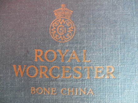 Винтажное маленькое блюдце «Royal Worcester» из тонкого костяного фарфора (fine . . фото 8