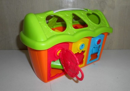 Игрушка сортер домик B&M
Размер:  26 х 16 х 12 см
Яркий пластиковый игрушечный. . фото 4