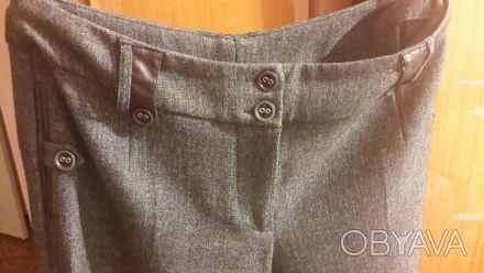 Продам классические брюки серо-коричневого цвета с добавлением нитки с "золотинк. . фото 1