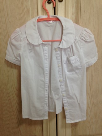 Белая рубашка для маленькой и худенькой первоклашки, дефектов нет состояние очен. . фото 2