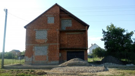 Недостроенный дом (коробка под крышей) размер 11х12, в доме: гараж, действующая . Вилок. фото 2