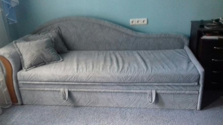 Комфортный диван, можно использовать как двухспальную кровать, есть ниша. . фото 3