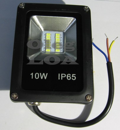Светодиодный прожектор рассчитан на подключение к сети 220в, предназначен для на. . фото 2