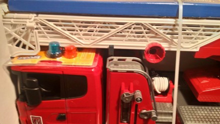 Продам многофункциональный пожарный грузовик Bruder, масштаб 1:16

В наличии, . . фото 5