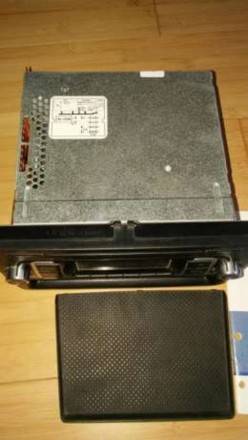Продам оригінальну магнітолу VW RCD 210. Резиновий коврик і документація в компл. . фото 4