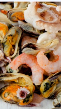Морской коктейль состоит из креветки салатной, мясо мидий, кальмаров резаных и о. . фото 2