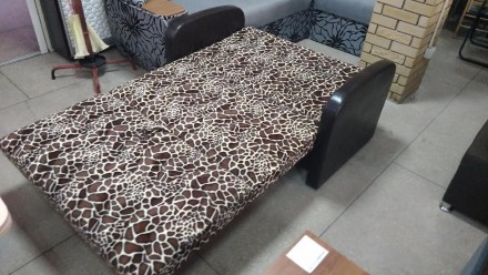 Продам диван-малютку Габариты:ширина-1270 глубина-950 Спальное: 120х190 В наличи. . фото 3