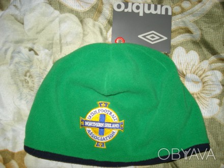 Флисовая шапка Umbro , с эмюлемой северо ирландской футбольной ассоциации.. . фото 1