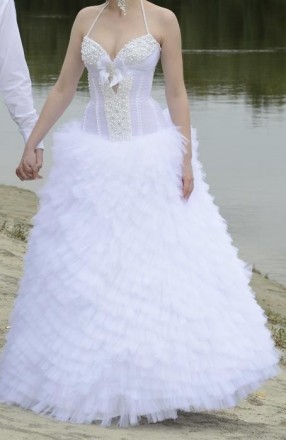 Платье в идеальном состоянии, одевалось на пару часов фотосессии. Не венчанное. . . фото 2