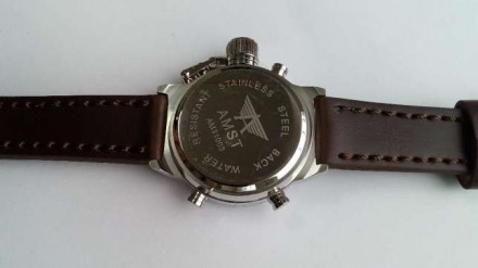 Оригинальные военные часы с комбинированным отображением времени. Т.е. на одном . . фото 3
