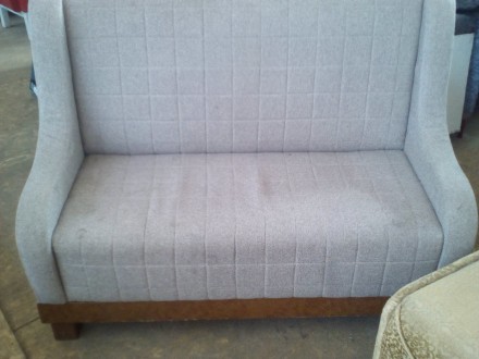 Продаеться диван серый б/у с высокой спинкой , тканевый. Диван б/у для кафе разм. . фото 3