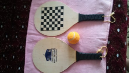 дві ракетки з мячем для гри в настільний теніс привезений із Іспании використову. . фото 3