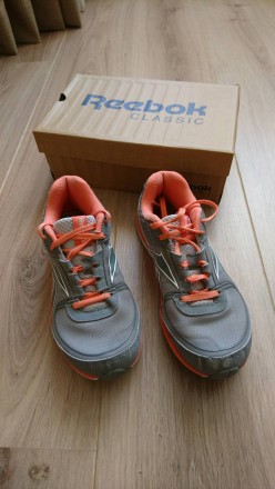 Продам детские кроссовки для бега Reebok Classic.

Размер 36, по стельке - 23 . . фото 4