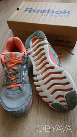 Продам детские кроссовки для бега Reebok Classic.

Размер 36, по стельке - 23 . . фото 1