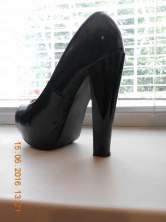 Продам женские туфли с открытым носком, из качественного эколака, производство П. . фото 4
