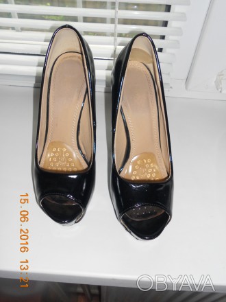 Продам женские туфли с открытым носком, из качественного эколака, производство П. . фото 1