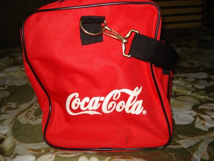 сумка Coca-Cola привезена из Англии , на територии снг таких НЕ распространялось. . фото 4