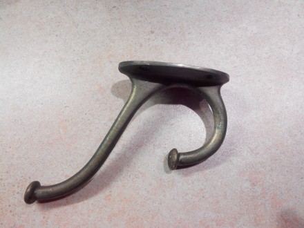 Металлический настенный крючок - вешалка. Сделано в г. Тула в 1939 году.. . фото 2