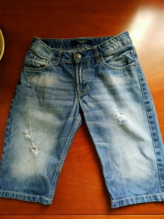 Стильные качественные джинсовые Капри на мальчика 9-10лет,в состоянии новых.Джин. . фото 2